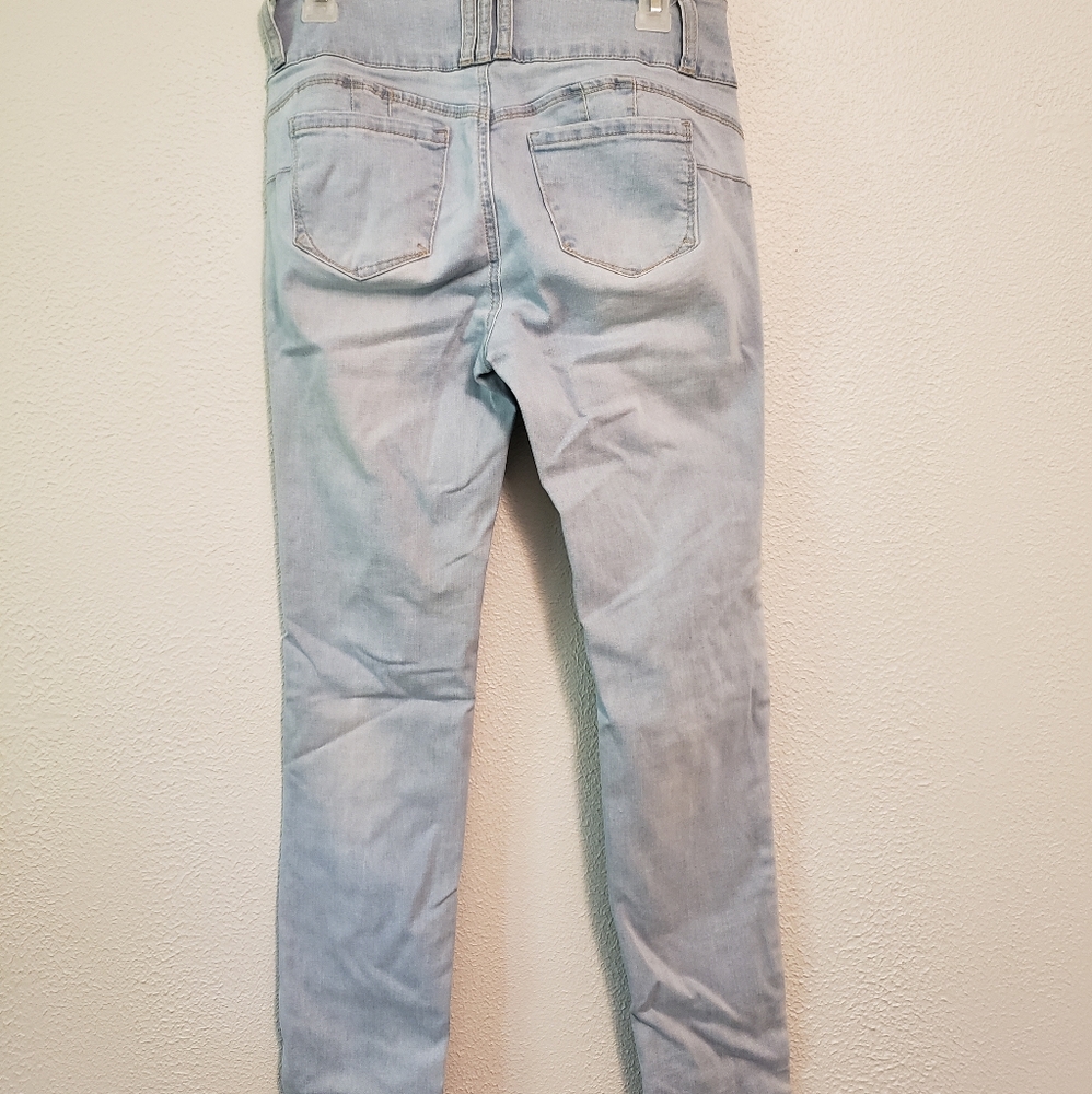 Like New Ripped Jeans - Picture 6 of 7